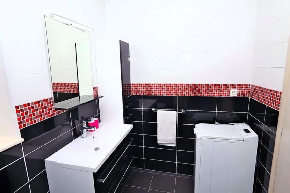Retreat Apartment Split